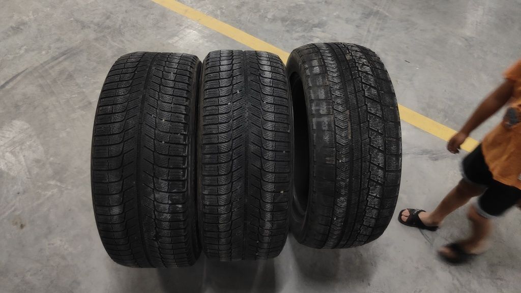 Продам Шина 235х50хR18