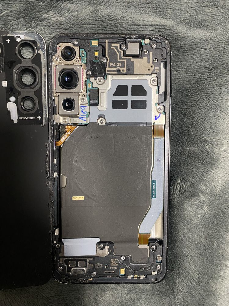 Samsung S22 на запчасти