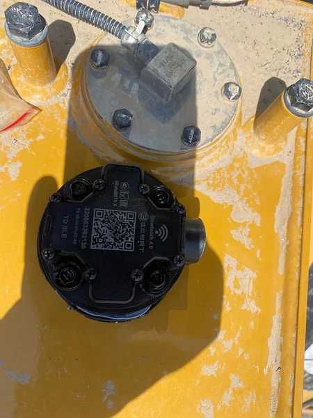 Gps трекер с ДУТом, контроль топлива с установкой