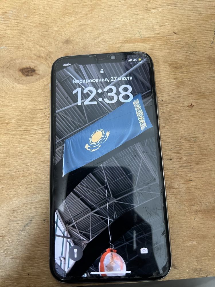 Продам айфон xs б/у.