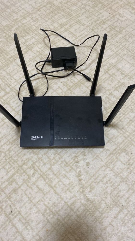 Продаю Wi-Fi роутер D-Link DIR-825