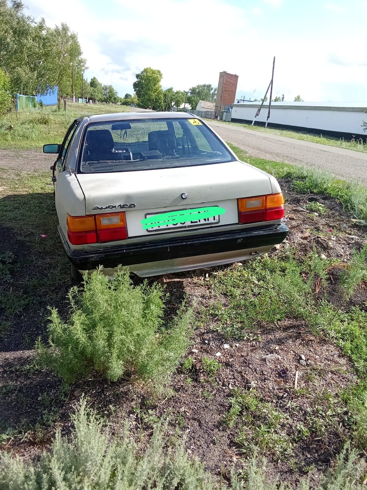 Аытомобиль AUDI 100 в хорошем состоянии