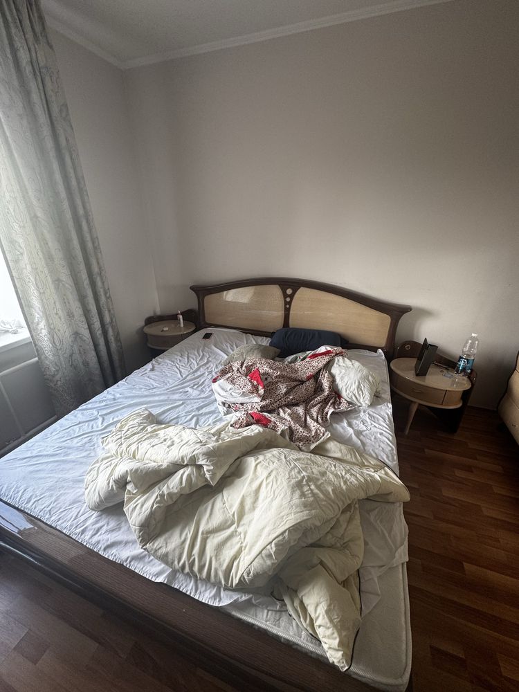 кровать, шкаф, тумбочки, комод
