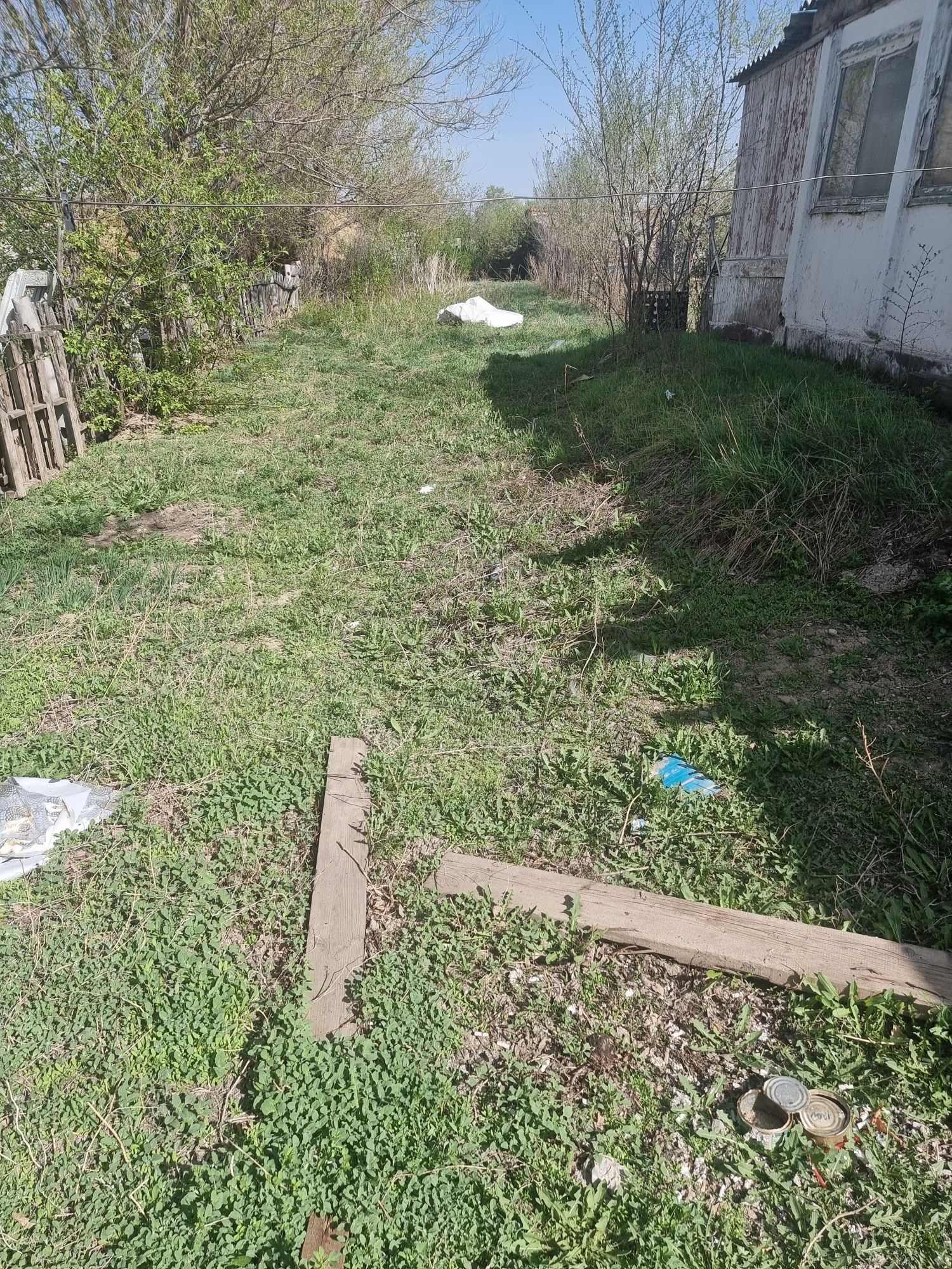 Продам дом  в селе 1 комната + кухня+коридор+ гараж.
