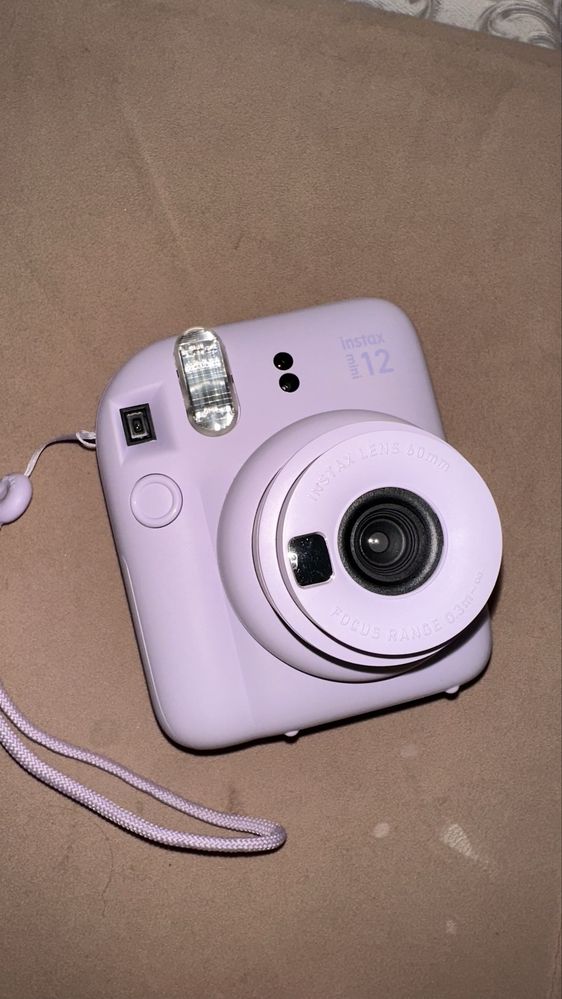 срочно продам instax mini 12