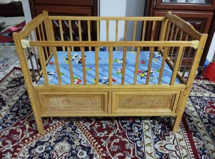 Продам детскую кроватку. (Манеж)