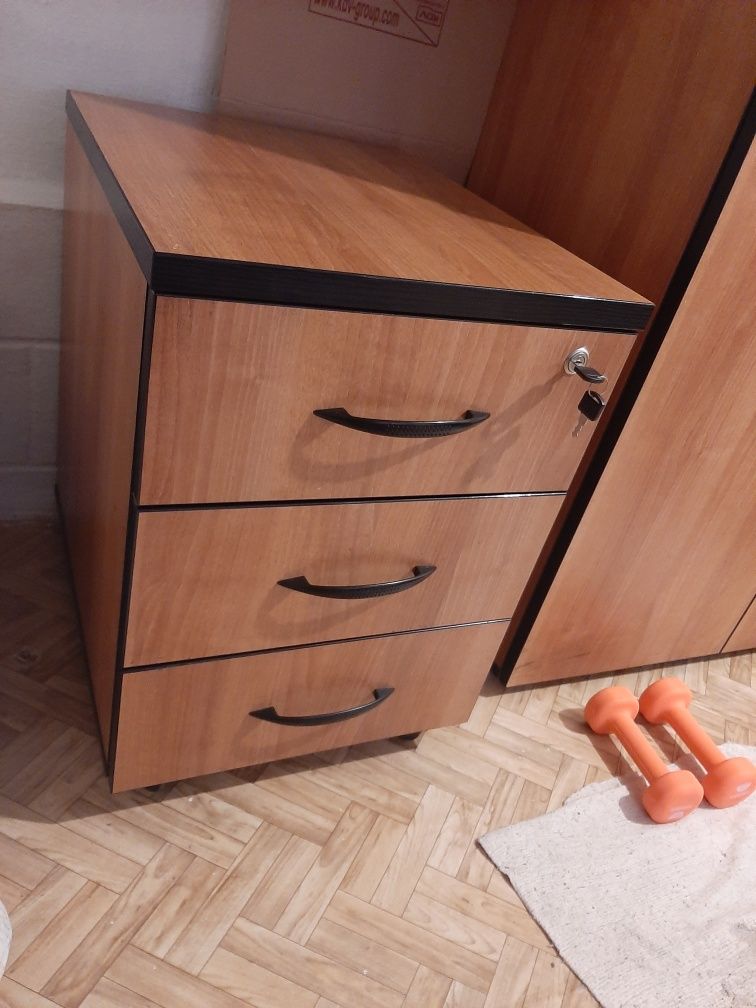 Продам офисный шкаф + 2 тумбы