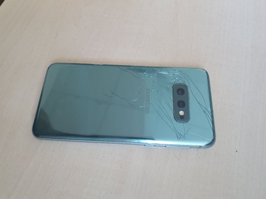 Samsung S10e с документами