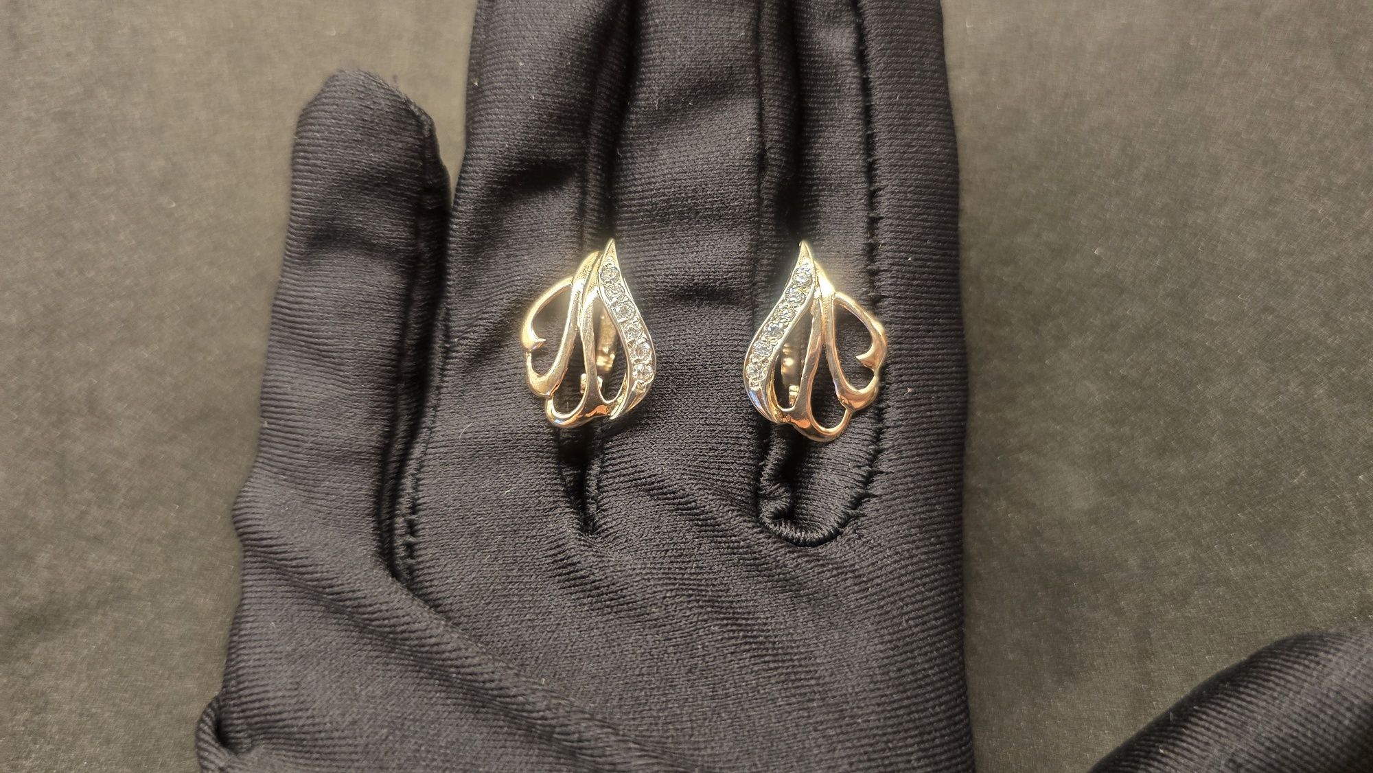 Продам серьги золотые