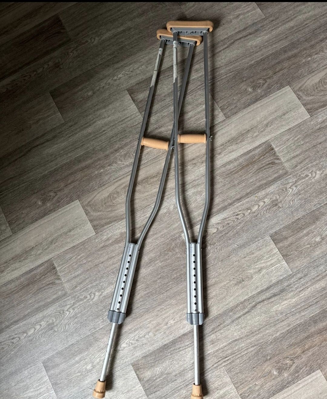 Продам костыли 2 шт