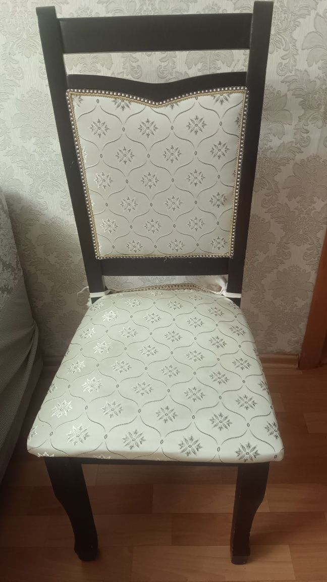 Продаю стулья, сидушка в подарок