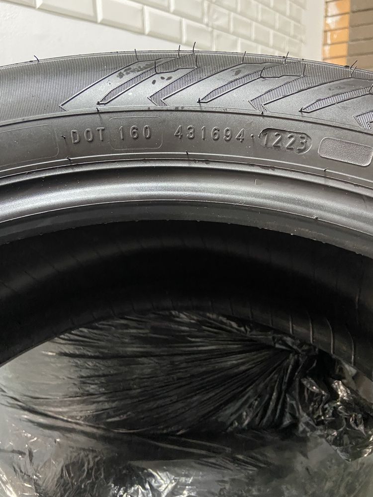 Nokian Nordman 8 SUV 225/55 R19 103T с шипами