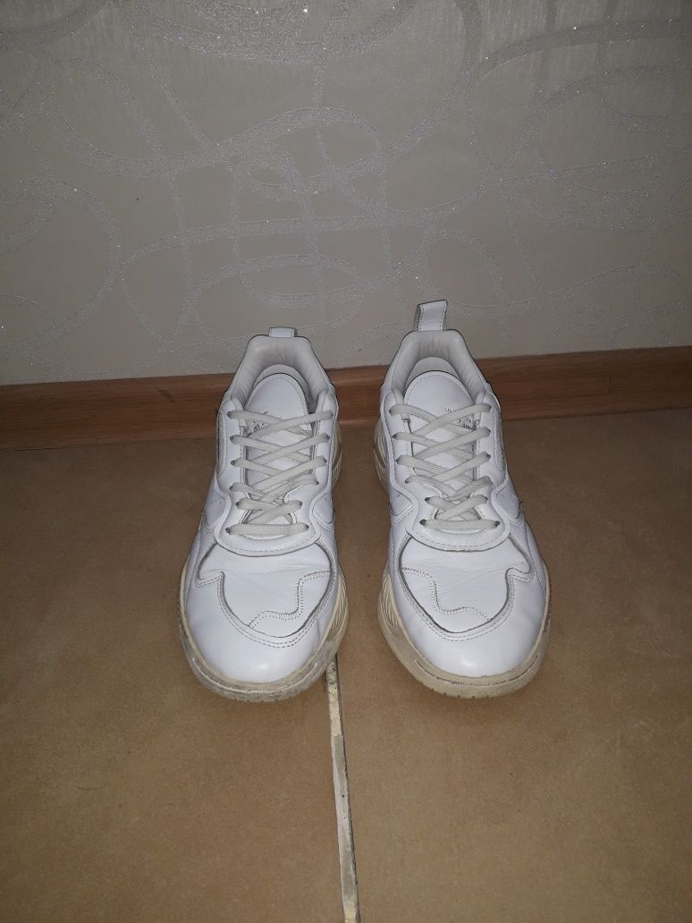 Фирменные кожаные кроссовки Adidas размер 40-41