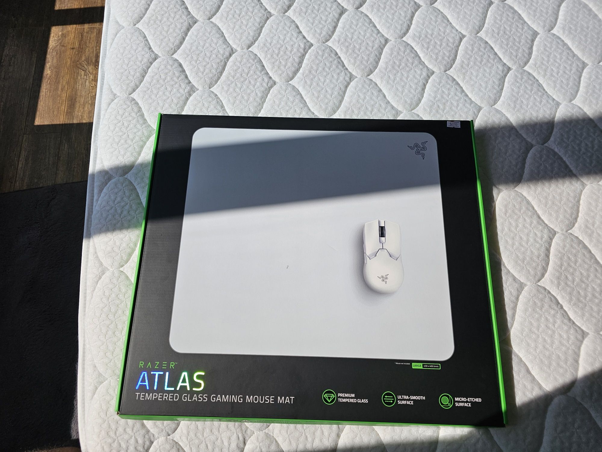 Продаю стеклянный коврик Razer Atlas!