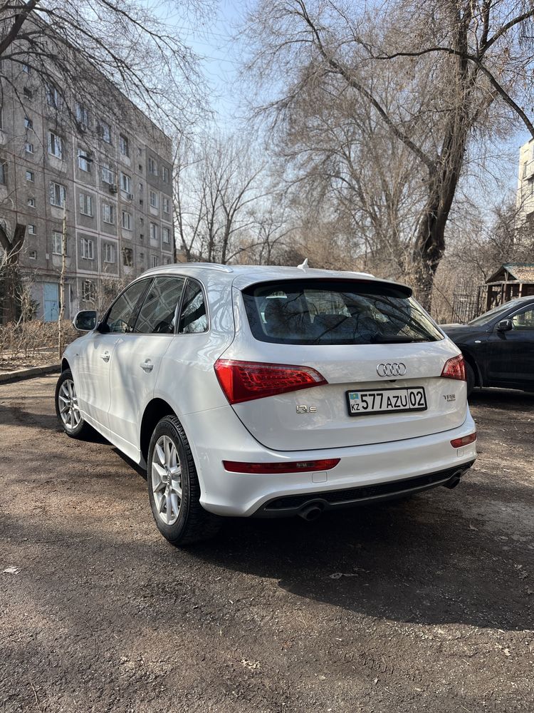 Продам Audi Q5 2.0 TFSI, 211 л.с., полный привод quattro.