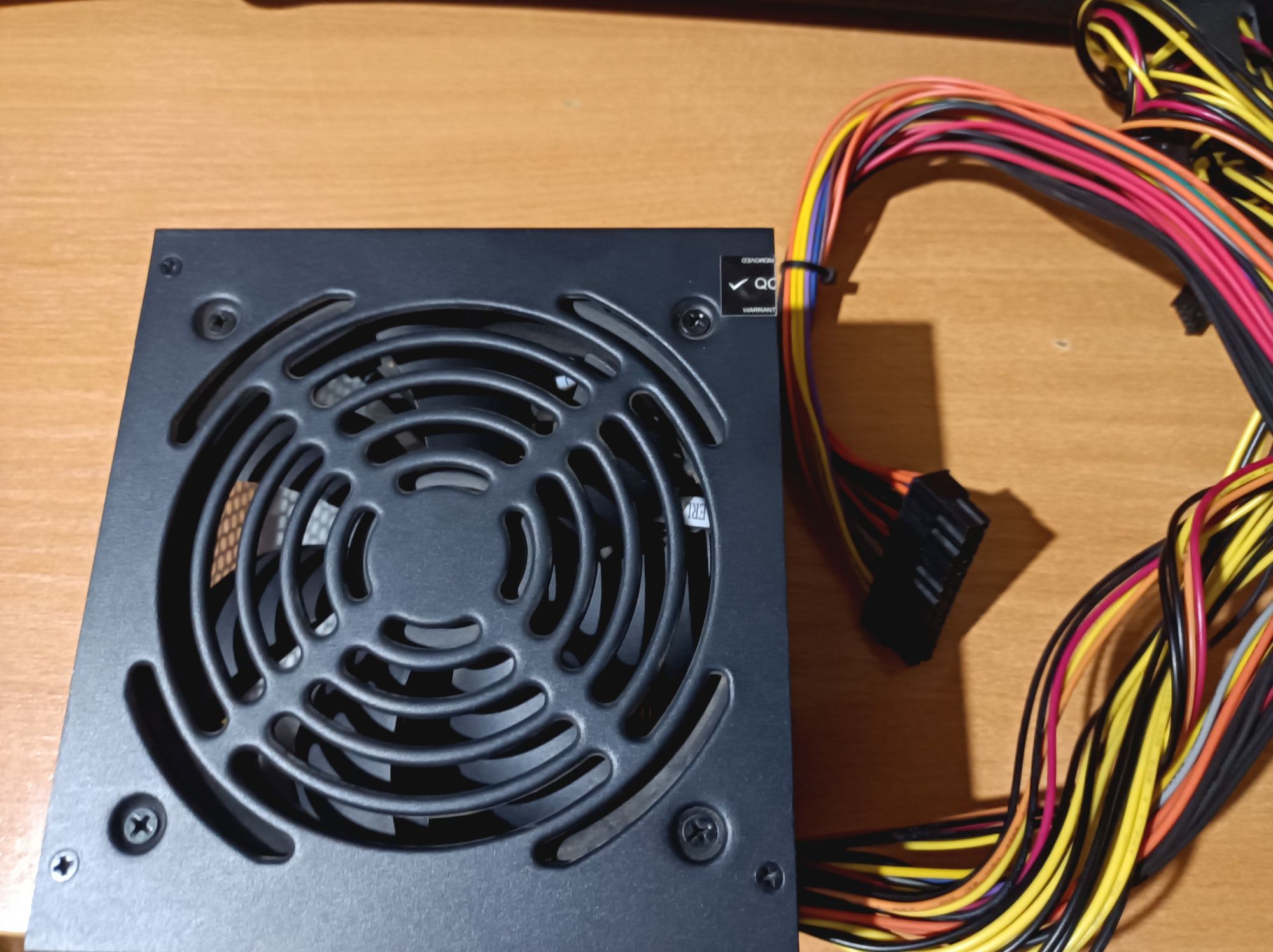 Продам Блок питания AeroCool VX PLUS 550W [VX-550 PLUS] черный