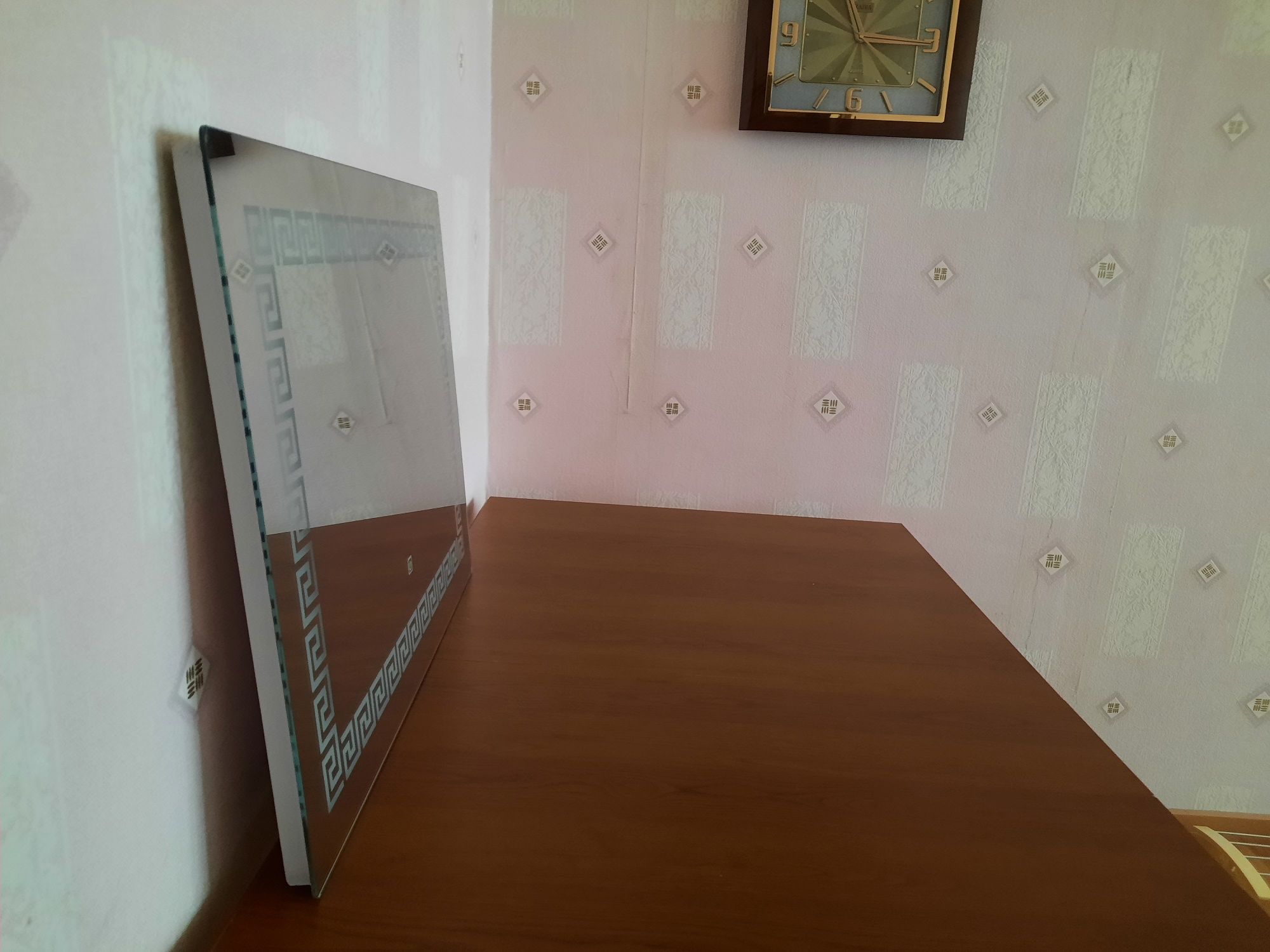 Зеркало настенное, с подсветкой