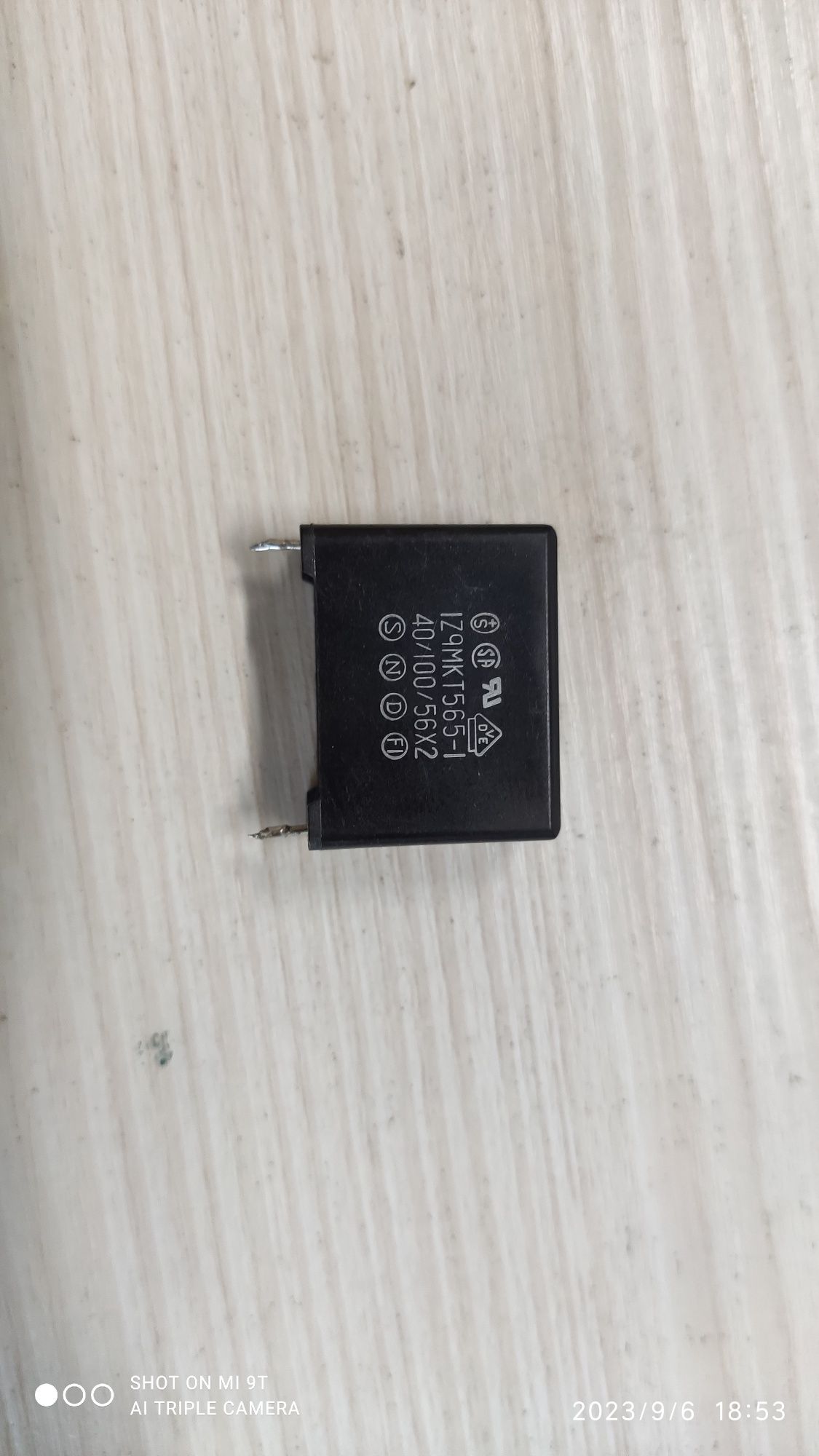 Двухконтактный Конденсатор 1Z9MKT565-1