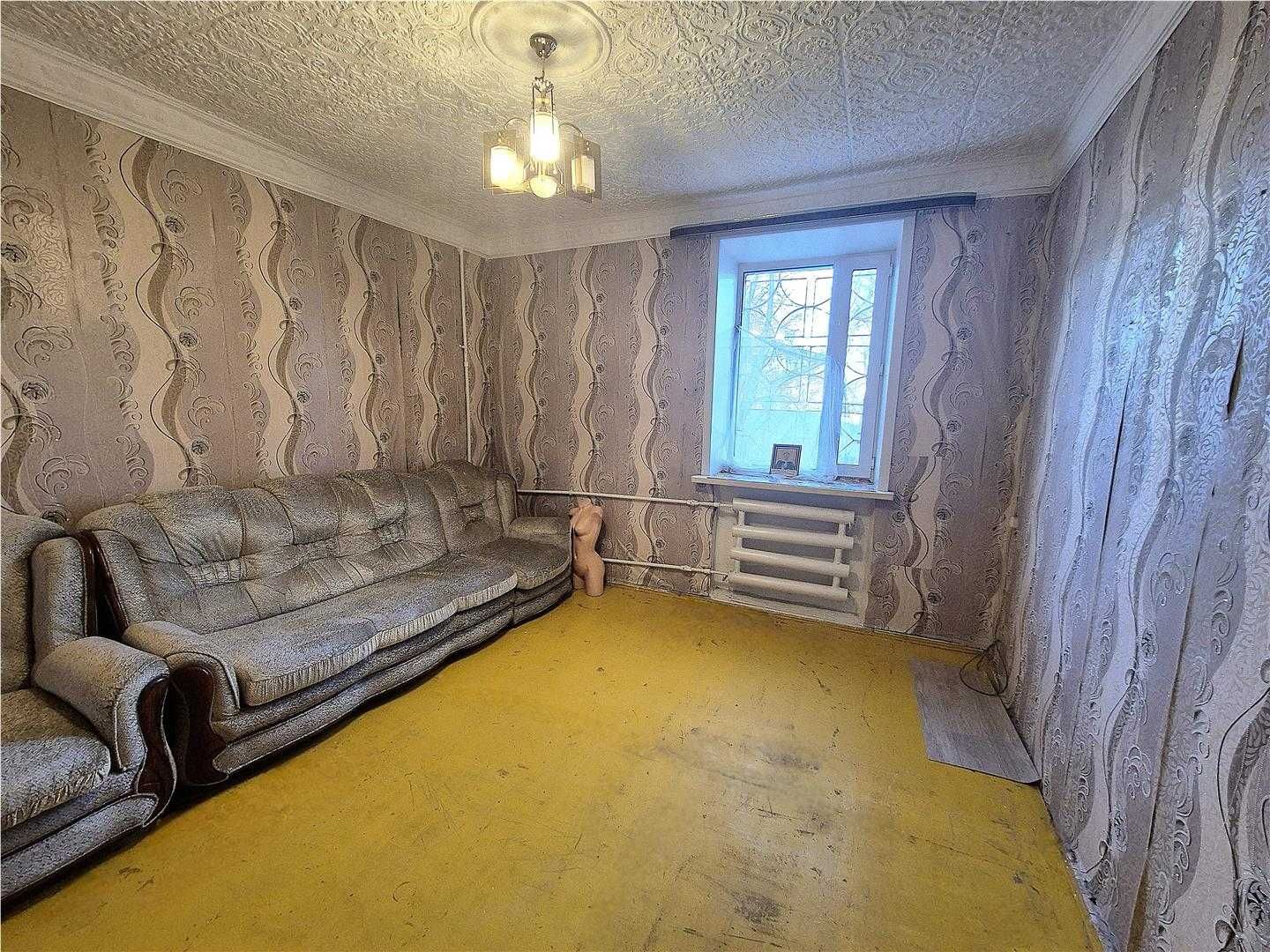 Продам 2 комн квартиру по пр Строителей 
На 1/2эт