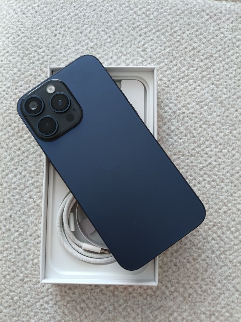 Iphone 15 pro max , новый