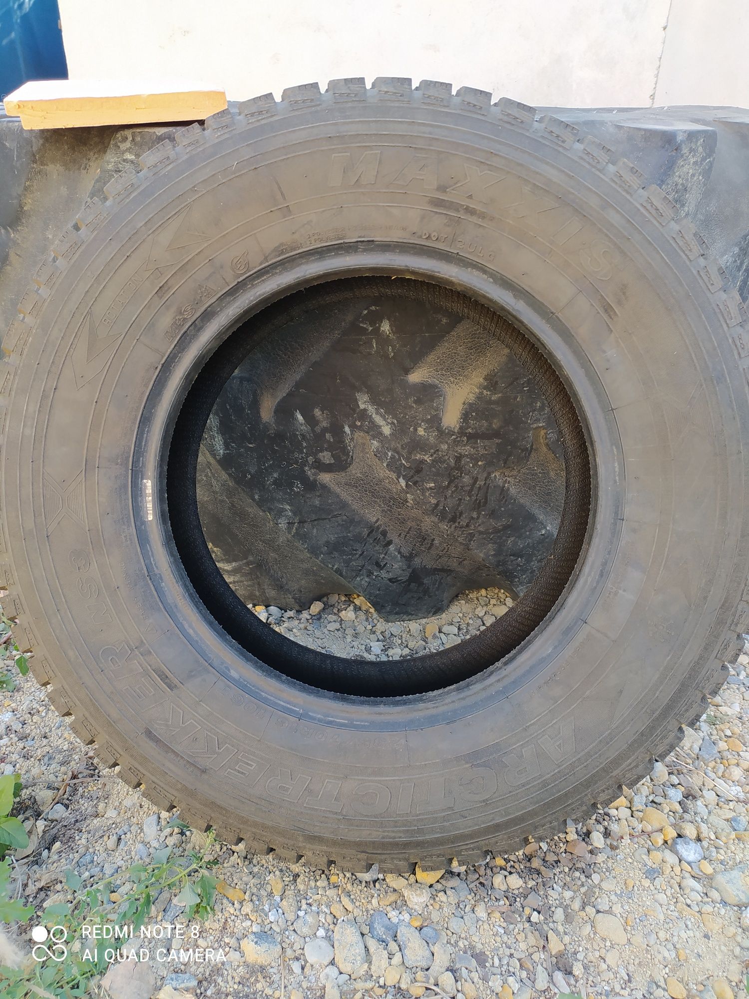 Продам резину 235/70 R16 шипованые б/у в отличном состояний