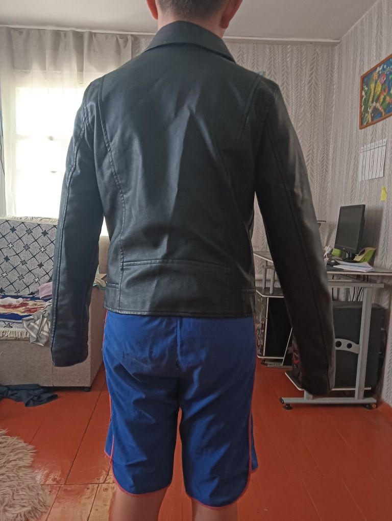 Продам куртку женскую