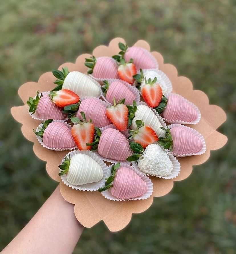 Клубника в шоколаде Купить Букет Киндер Бокс Доставка Свежий