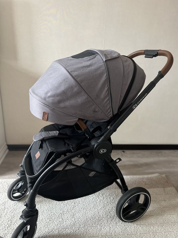 Коляска kinderkraft в отличном состоянии, почти новая