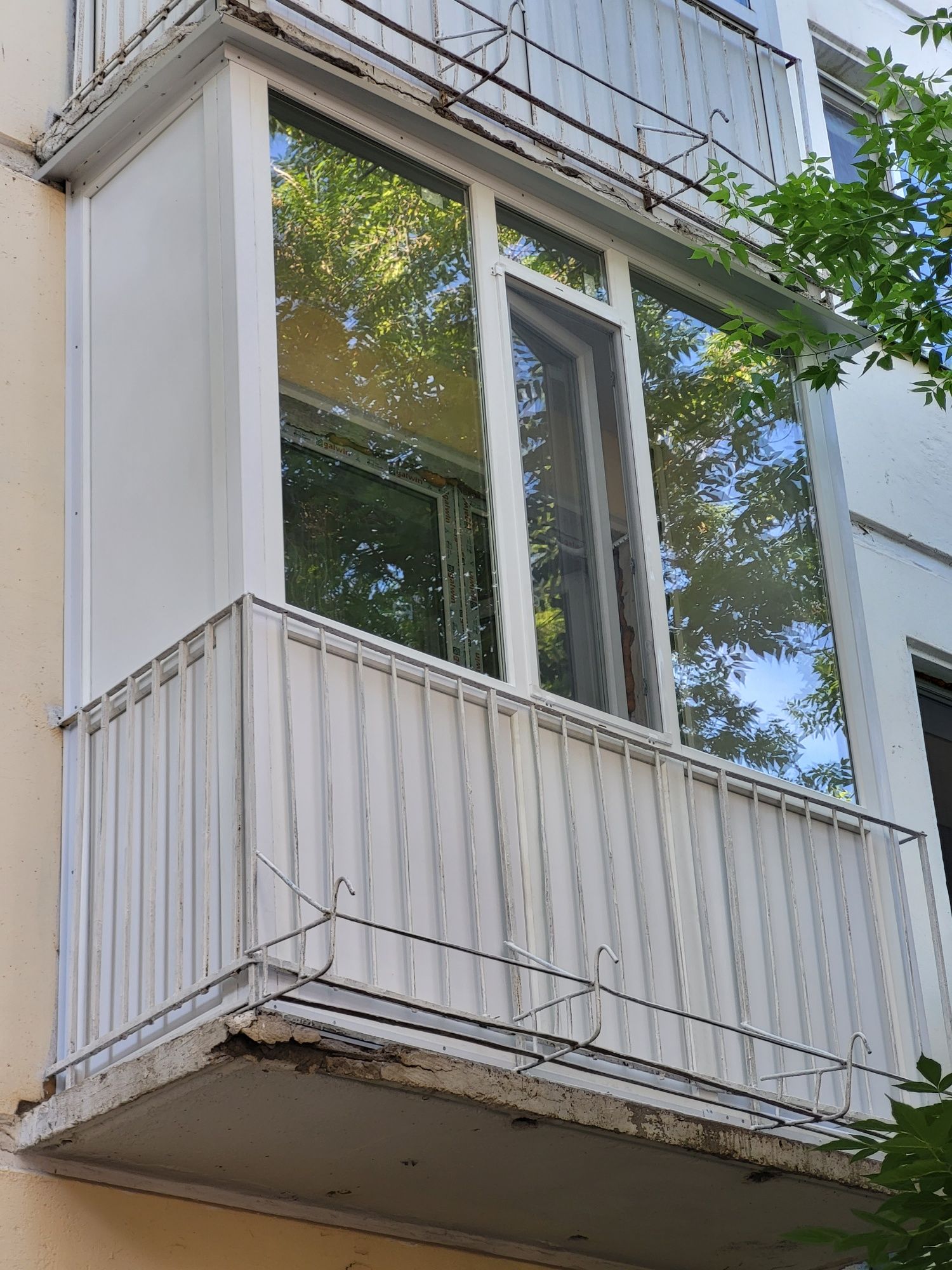 Пластиковые-Алюминевые окна двери витражи офисные перегородки