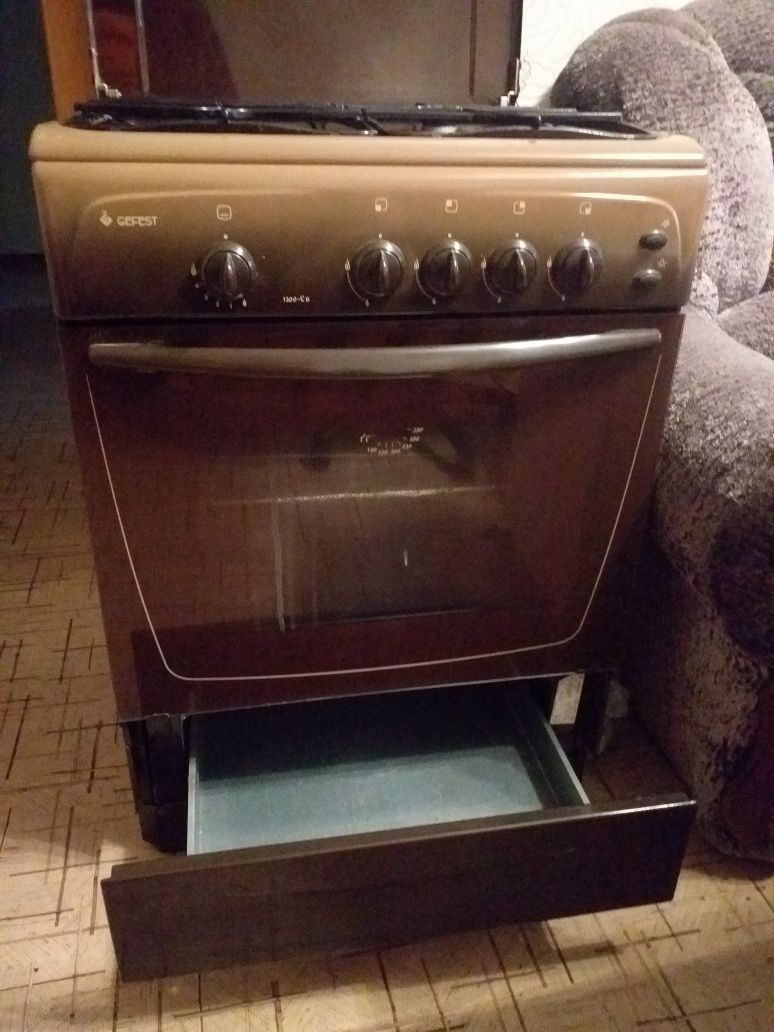 Продам газовую плиту