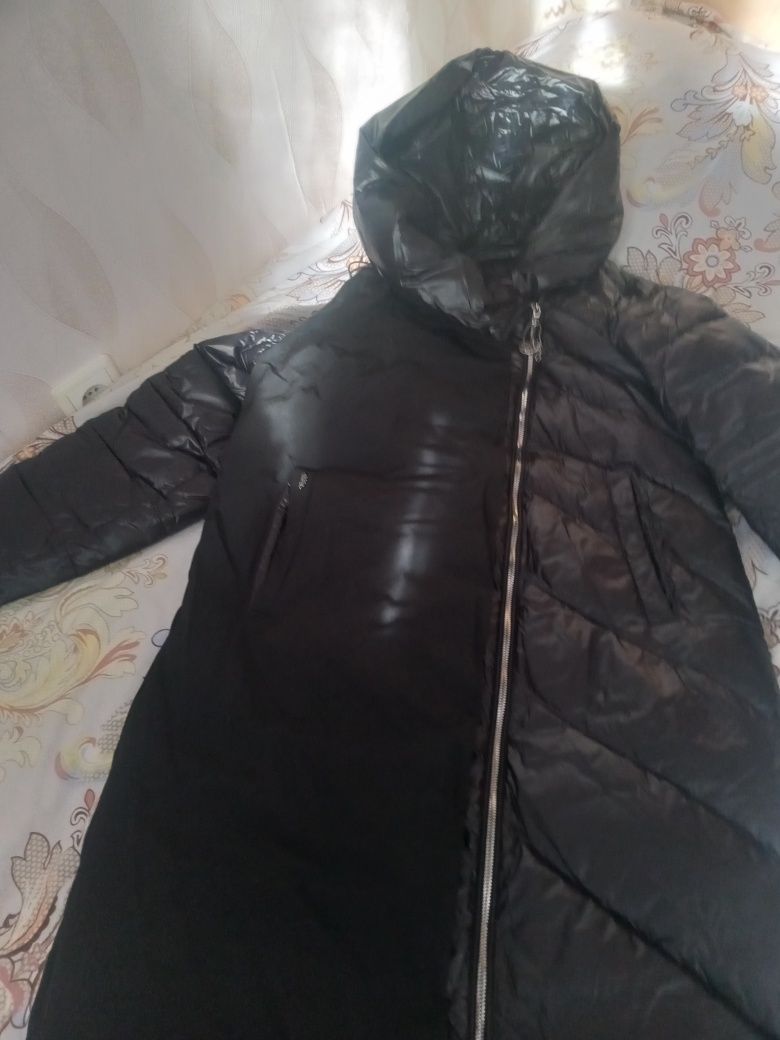 Черный пуховик женский