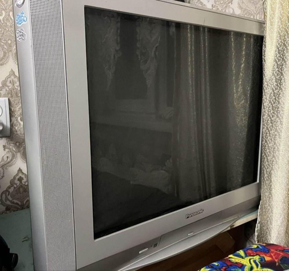 Телевизор с пультом