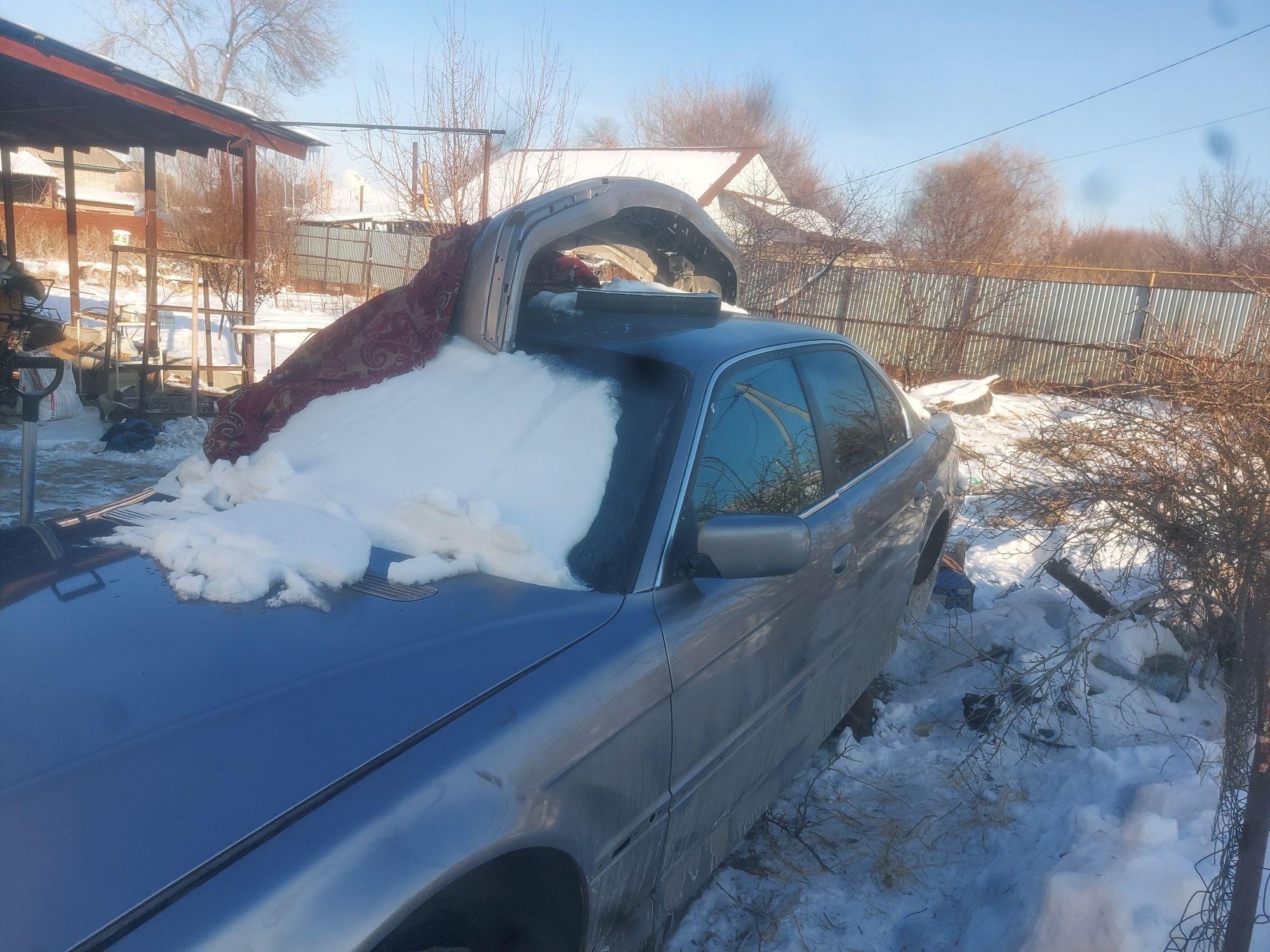 Бмв е38  728i на разбор есть все