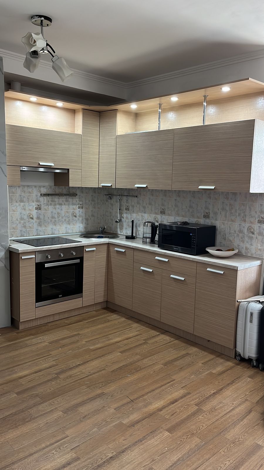 Продам кухню состоянии новое