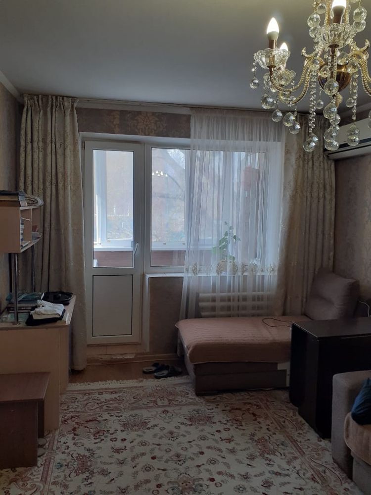 Продам 4 комнатную квартиру в центре