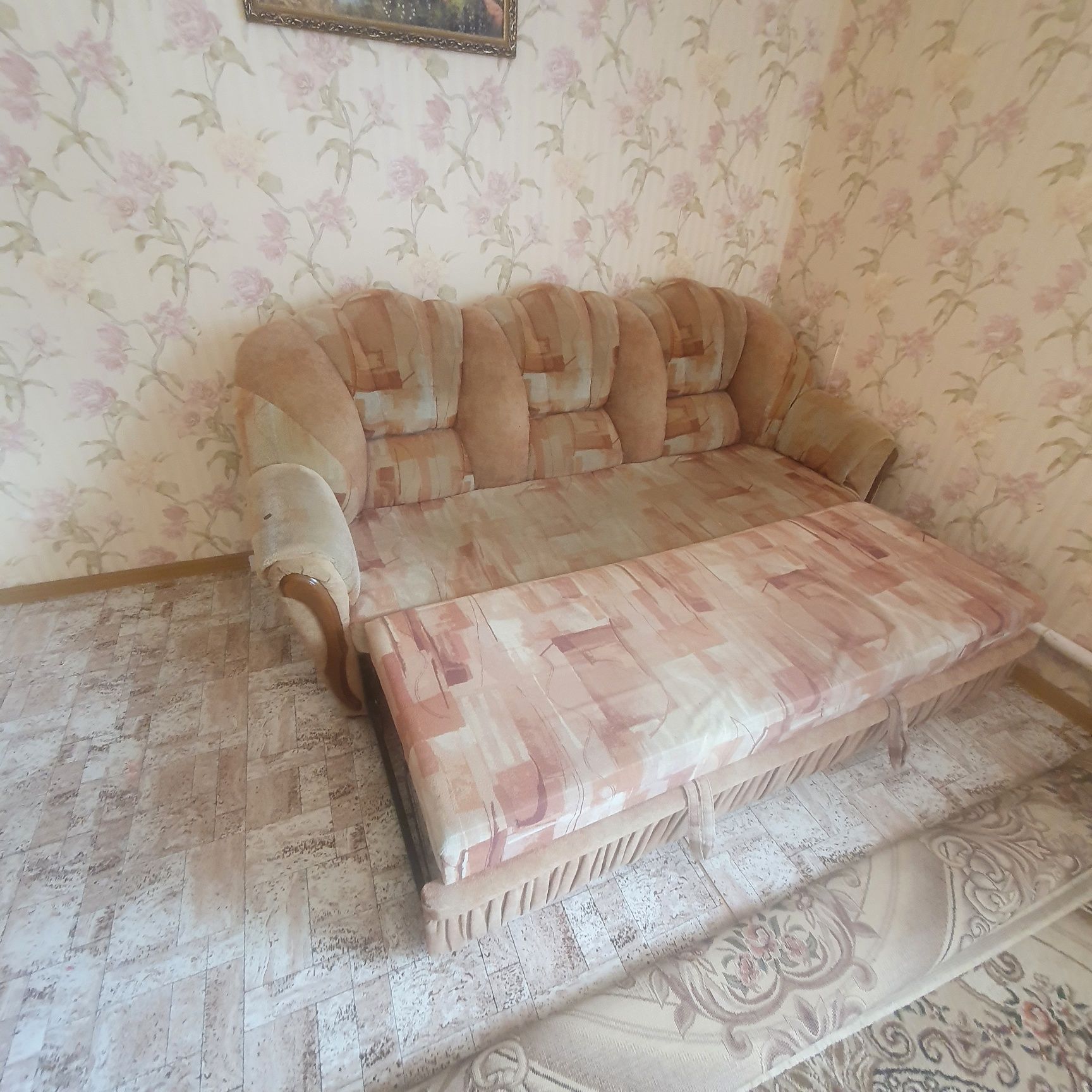 Диван раскладывающий с двумя креслами  кресла