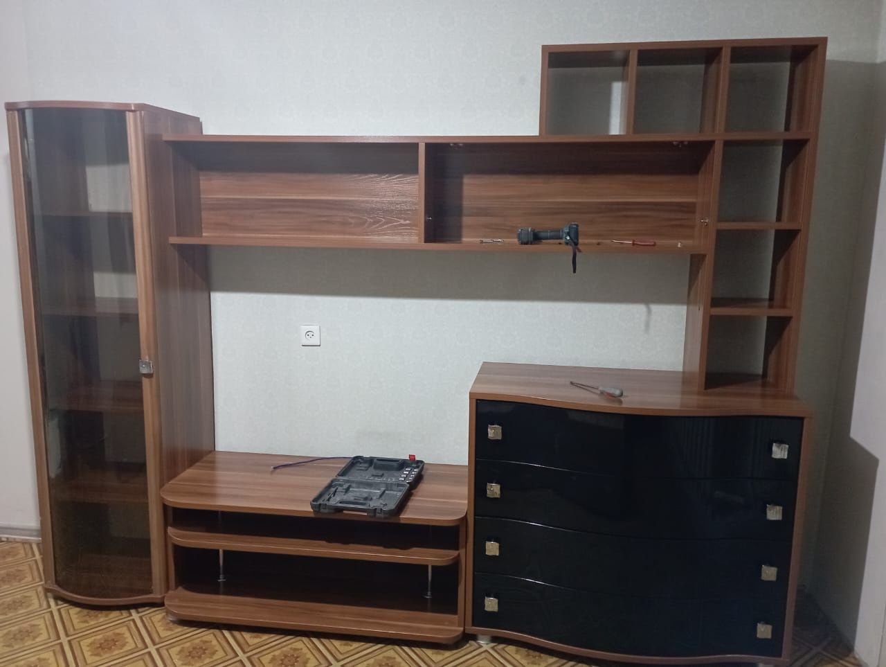 Продам шкаф в гостиную