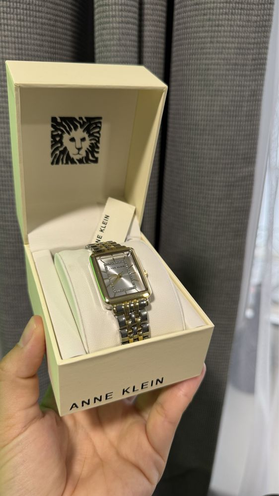 Женские часы Anne Klein