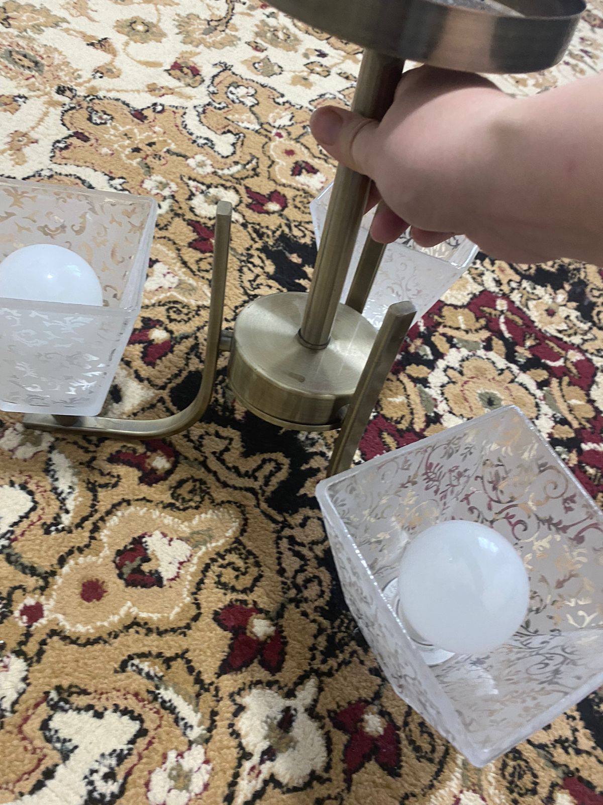 Люстра красивая.