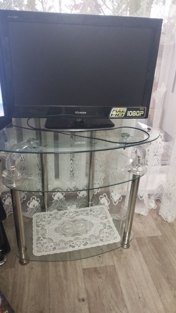 Продам телевизор со стеклянной тумбочкой