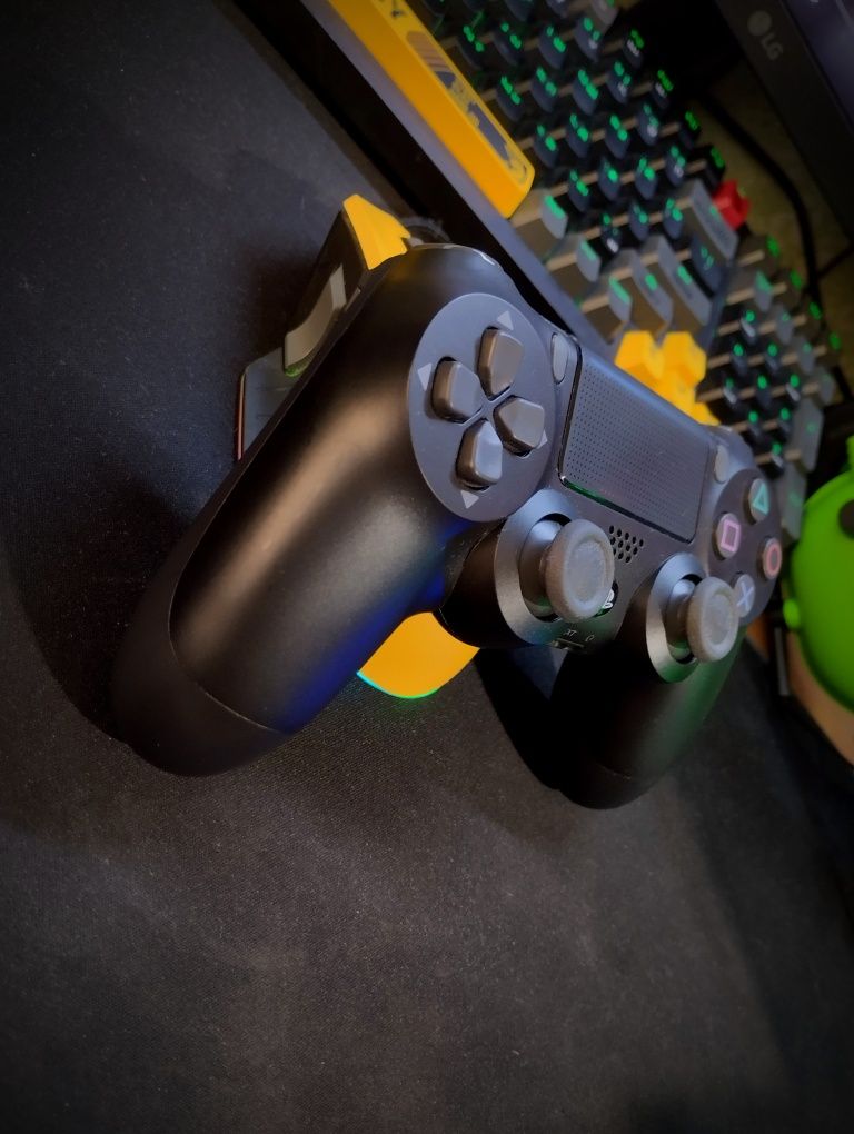 Продам оригинальный DUALSHOCK 4 V2