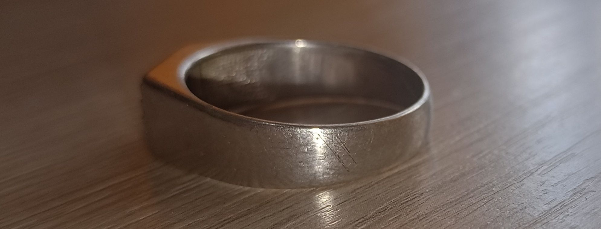 Продам Серебряное кольцо KARI 925 пробы с фианитом, размер 21, б/у