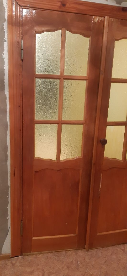 Продам б/у двери деревянные