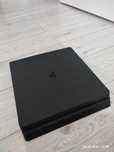 Продаю ps 4 в хорошем состоянии 500 Gb и два джойстика