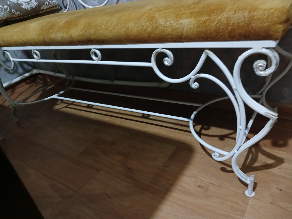 Кованные банкетки и стулья