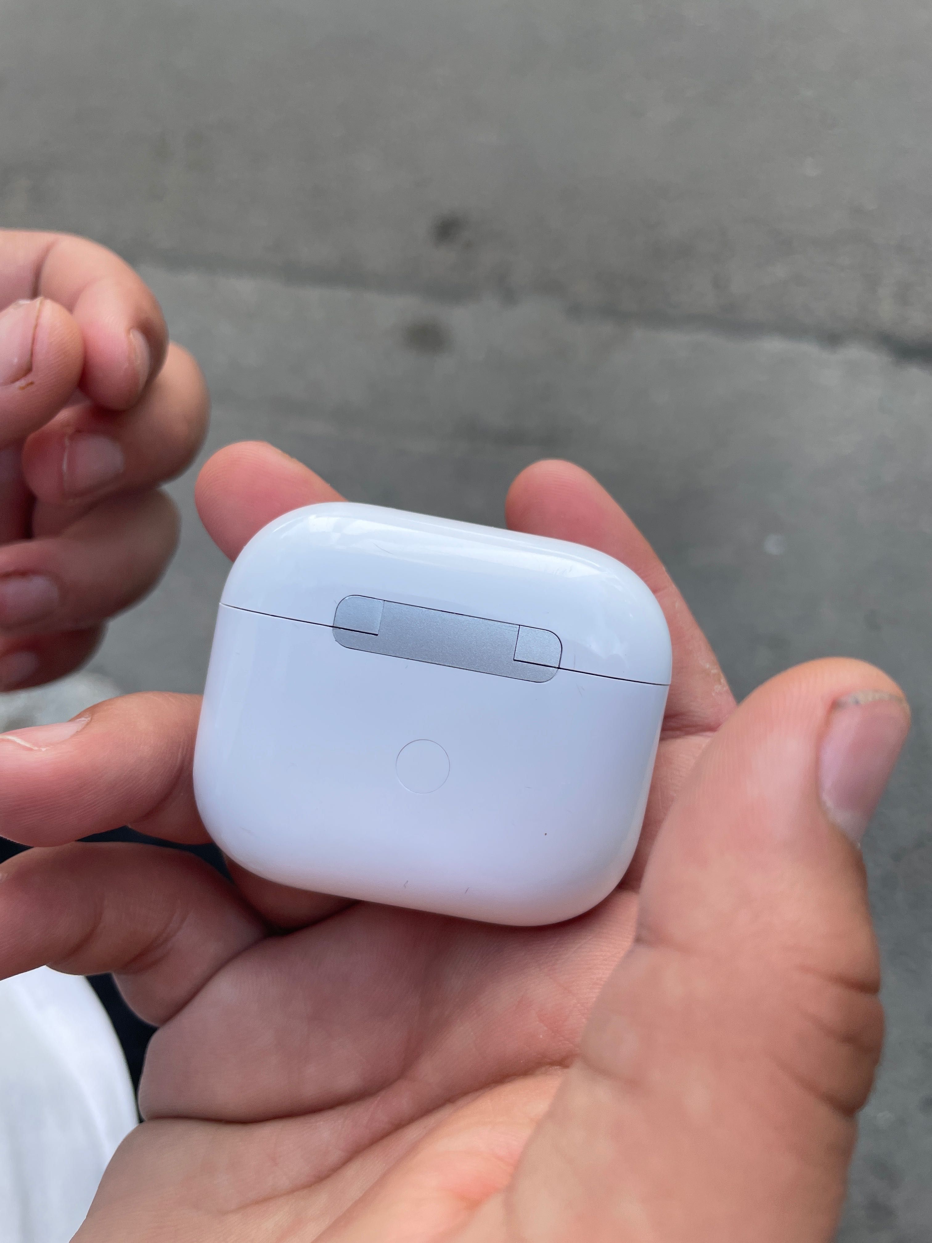 AirPods наушники