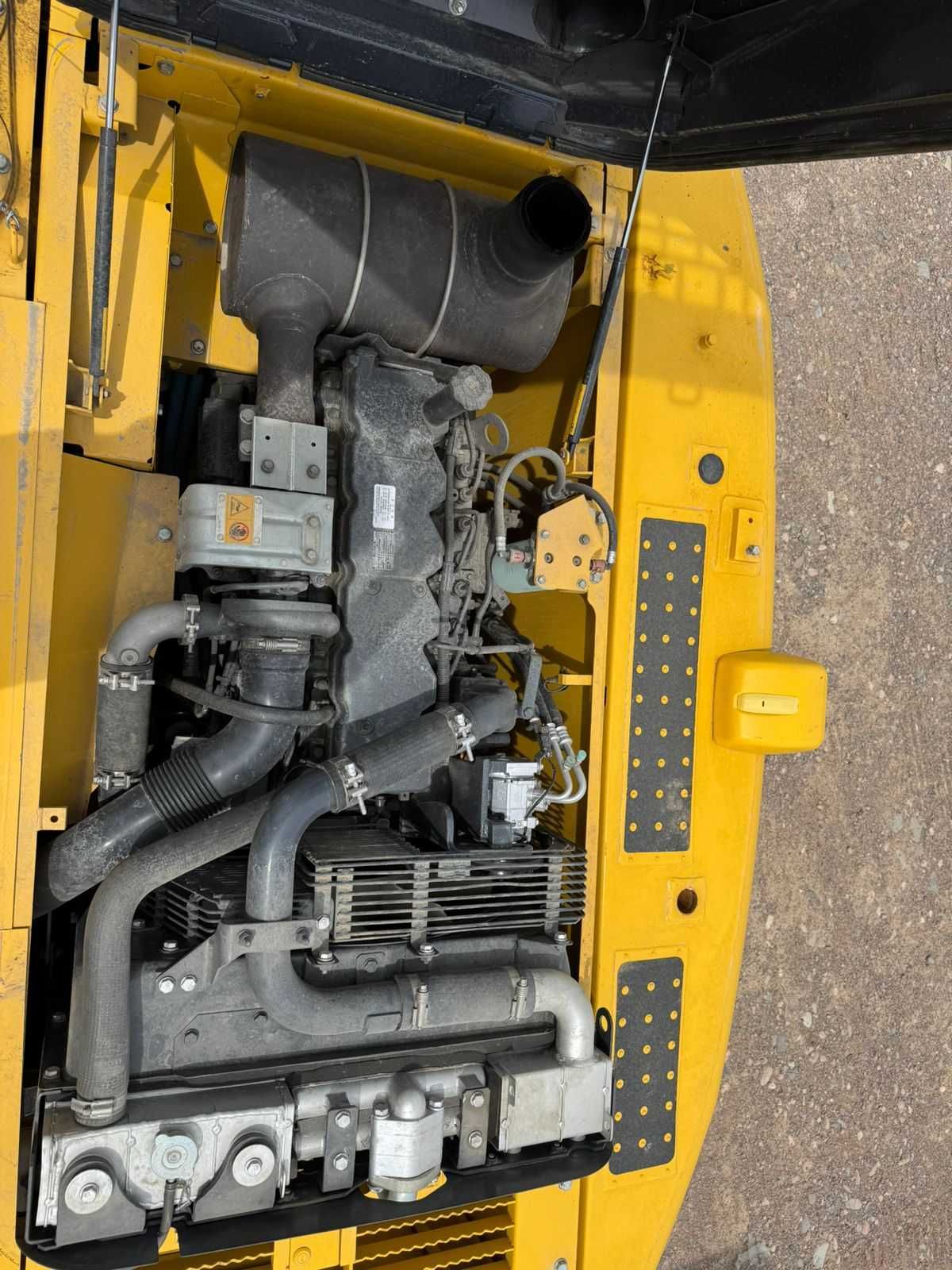 2023 б/у экскаватор Komatsu PC200-8M0