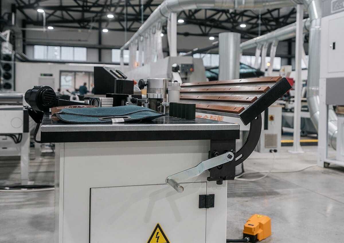 Кромкооблицовочный станок Nanxing MF50S
