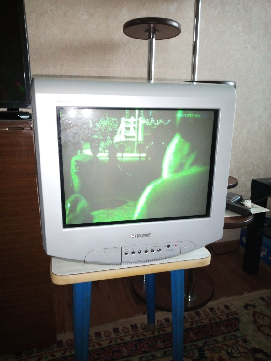 Продам телевизор Sony Trinitron с пультом, диаг.41см.(с подарком).