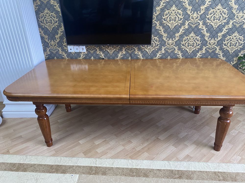 Стол для гостиной